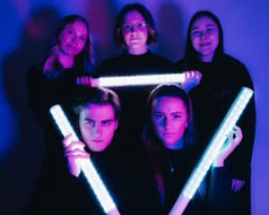 gruppebilde av alle 5 medlemmer