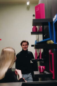 En smilende og entusiastisk Tore