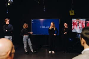 Gruppen presenterer sammen